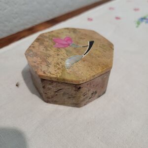 Vintage Floral Mother of Pearl Inlay Soapstone Trinket / Ring Box w/ Lid Octagon